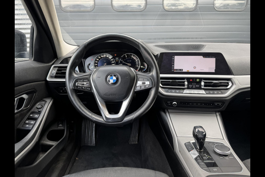 BMW 3 Serie Touring 320d High Executive Edition | Navigatie | Parkeersensoren | 18 Inch Lichtmetalen Velgen | Climate Control | Stoelverwarming |