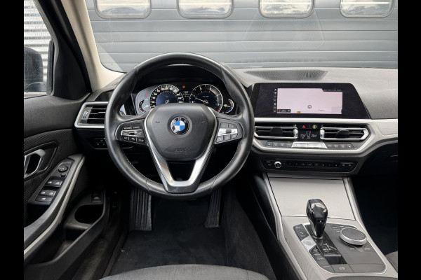 BMW 3 Serie Touring 320d High Executive Edition | Navigatie | Parkeersensoren | 18 Inch Lichtmetalen Velgen | Climate Control | Stoelverwarming |