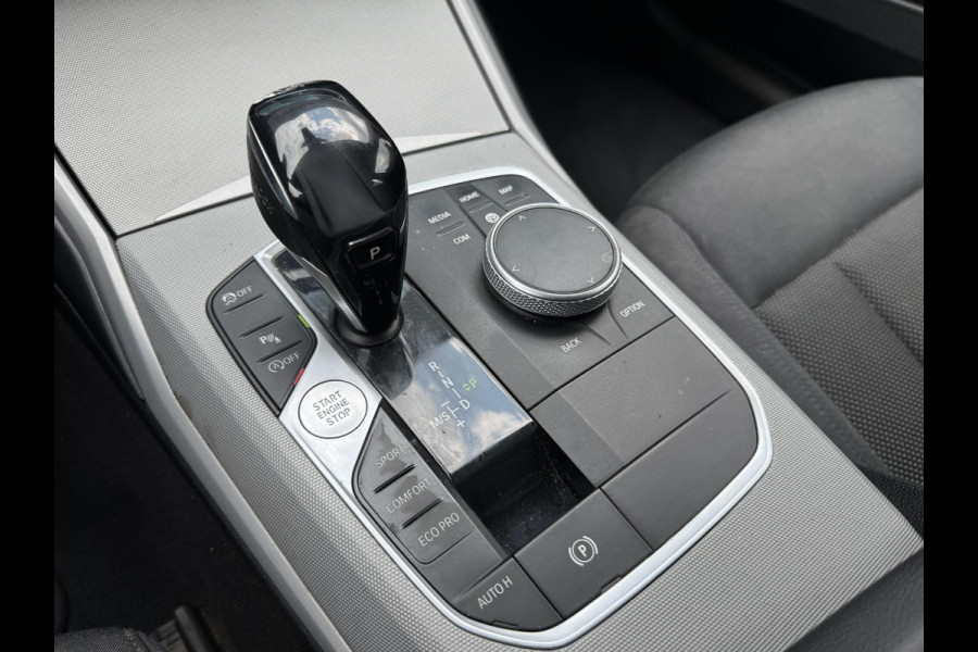 BMW 3 Serie Touring 320d High Executive Edition | Navigatie | Parkeersensoren | 18 Inch Lichtmetalen Velgen | Climate Control | Stoelverwarming |