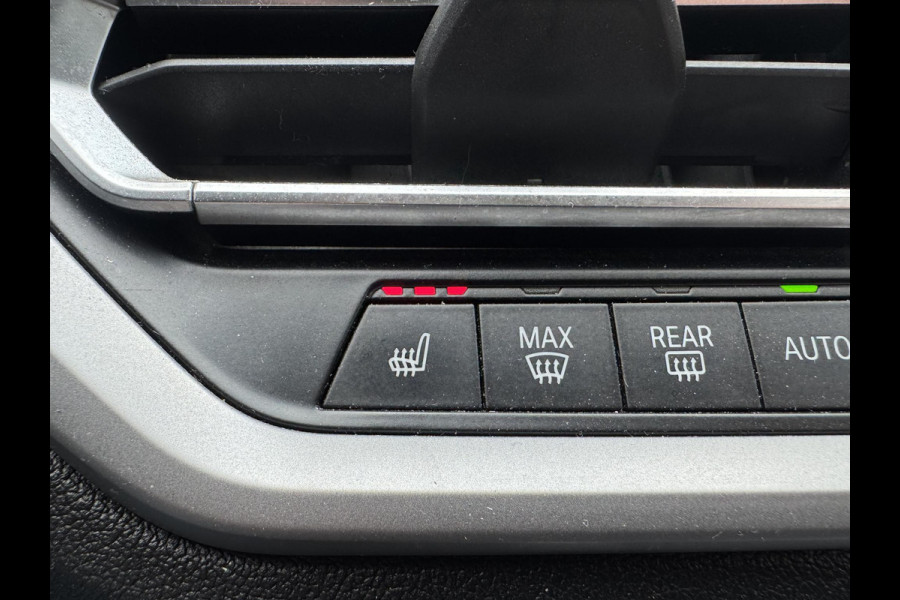 BMW 3 Serie Touring 320d High Executive Edition | Navigatie | Parkeersensoren | 18 Inch Lichtmetalen Velgen | Climate Control | Stoelverwarming |