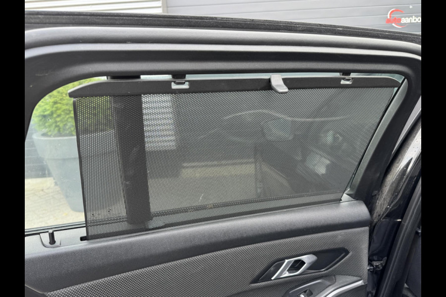 BMW 3 Serie Touring 320d High Executive Edition | Navigatie | Parkeersensoren | 18 Inch Lichtmetalen Velgen | Climate Control | Stoelverwarming |