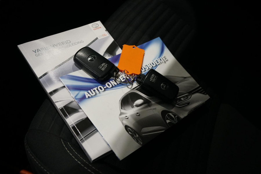 Toyota Yaris 1.5 Hybrid Active + CAMERA / NAVIGATIE / CRUISE CONTROL