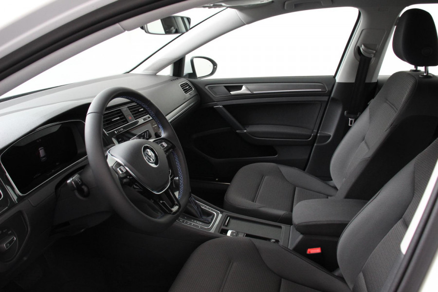 Volkswagen e-Golf e-Golf |  Navigatie | Climate control | Digitale Cockpit | Led | Stoelverwarming | Camera |
