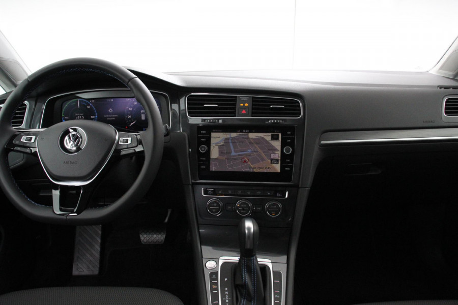 Volkswagen e-Golf e-Golf |  Navigatie | Climate control | Digitale Cockpit | Led | Stoelverwarming | Camera |