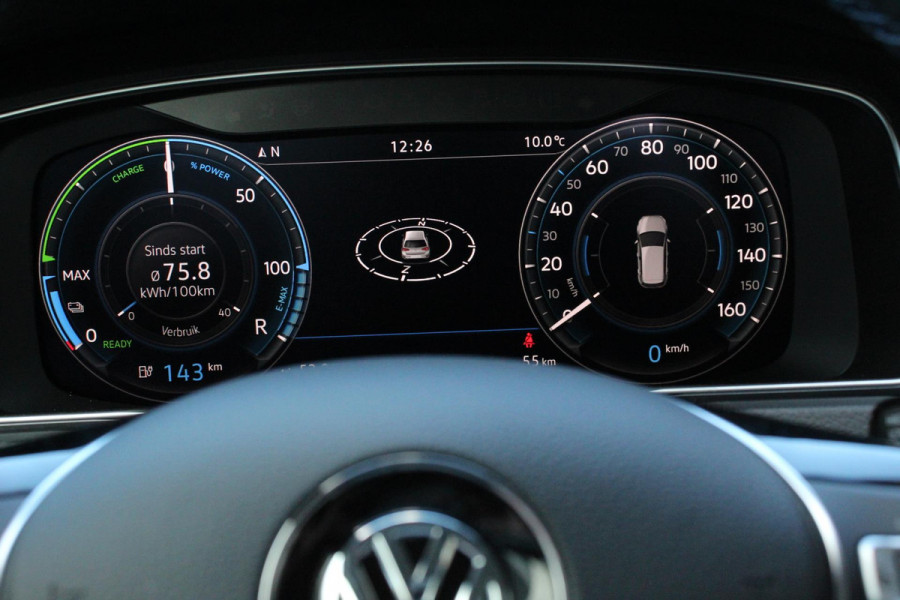 Volkswagen e-Golf e-Golf |  Navigatie | Climate control | Digitale Cockpit | Led | Stoelverwarming | Camera |