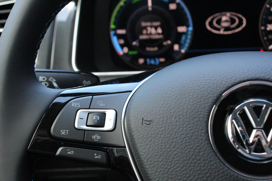 Volkswagen e-Golf e-Golf |  Navigatie | Climate control | Digitale Cockpit | Led | Stoelverwarming | Camera |