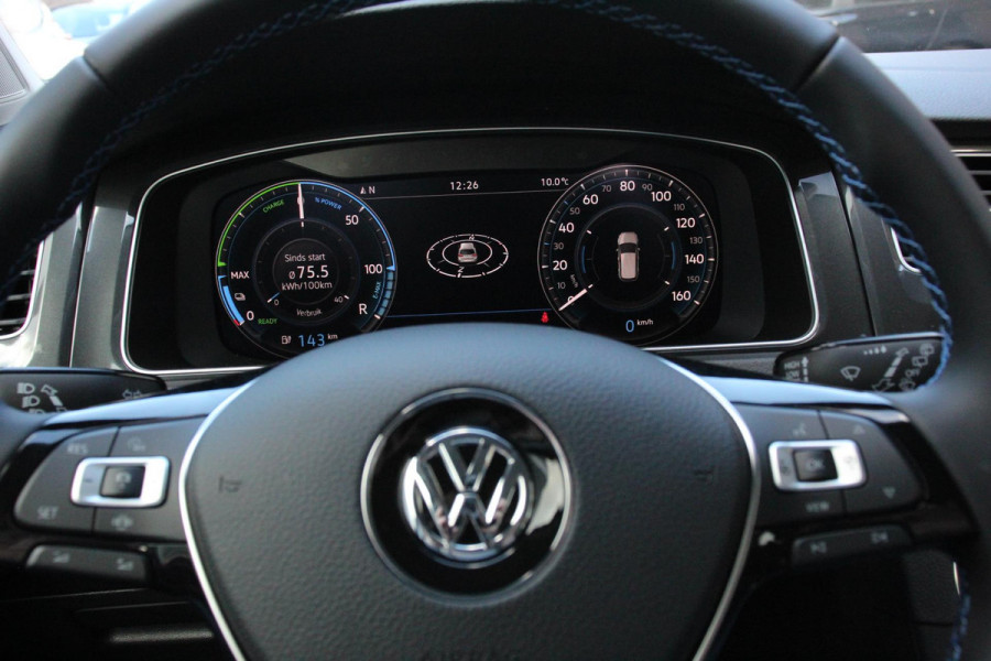 Volkswagen e-Golf e-Golf |  Navigatie | Climate control | Digitale Cockpit | Led | Stoelverwarming | Camera |