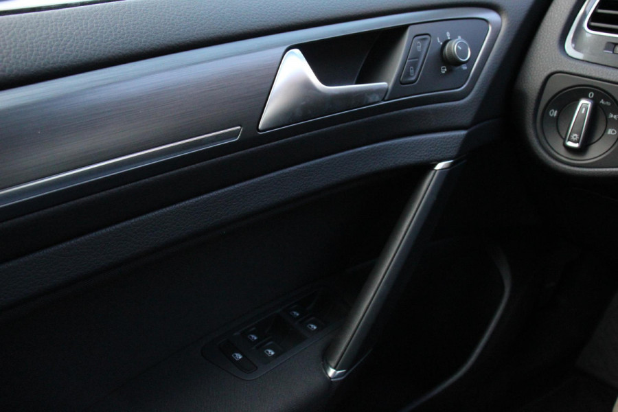 Volkswagen e-Golf e-Golf |  Navigatie | Climate control | Digitale Cockpit | Led | Stoelverwarming | Camera |