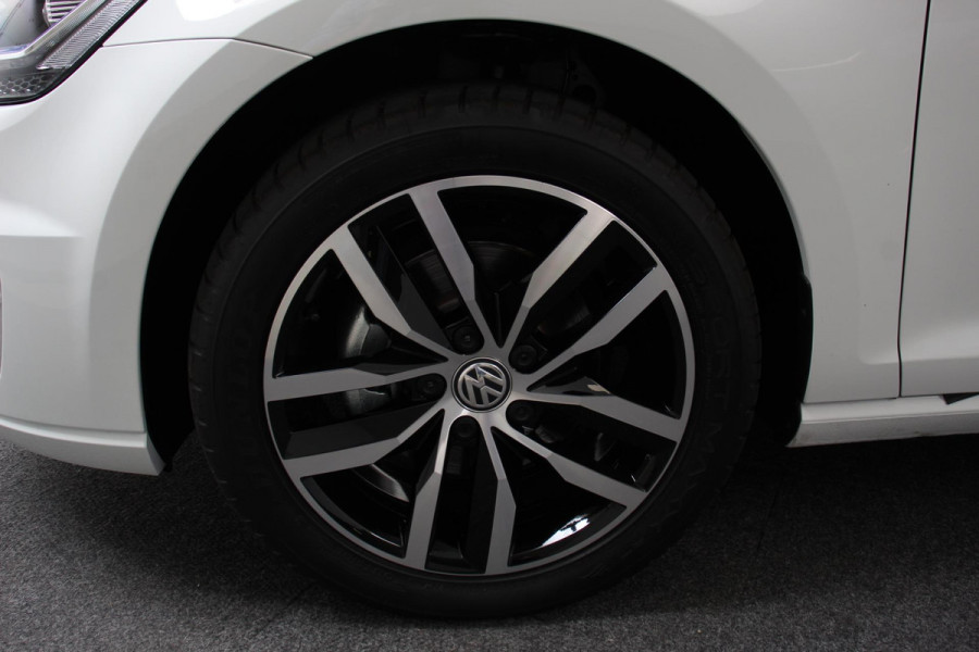 Volkswagen e-Golf e-Golf |  Navigatie | Climate control | Digitale Cockpit | Led | Stoelverwarming | Camera |