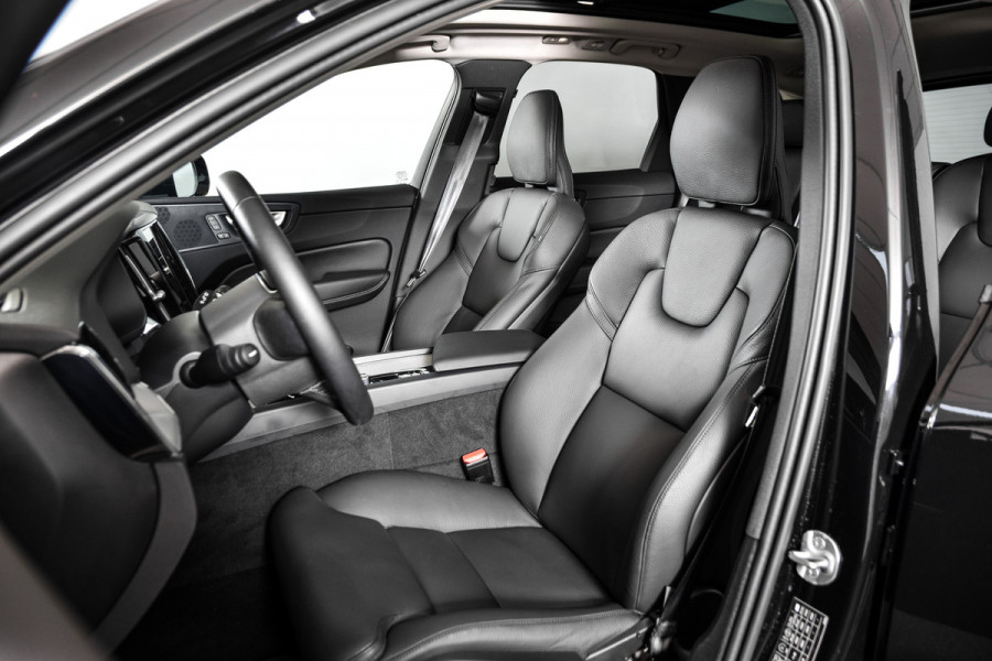 Volvo XC60 2.0 T6 Plug-in hybrid AWD Plus Dark | S/K-Panodak | Dig. Cockpit | Adapt. Cruise | Memory Stoelen | Elek. Klep | Stoel-+stuurverw. | 360 Camera | Harman/Kardon | NAV+App. Connect | LM 19" | 9452