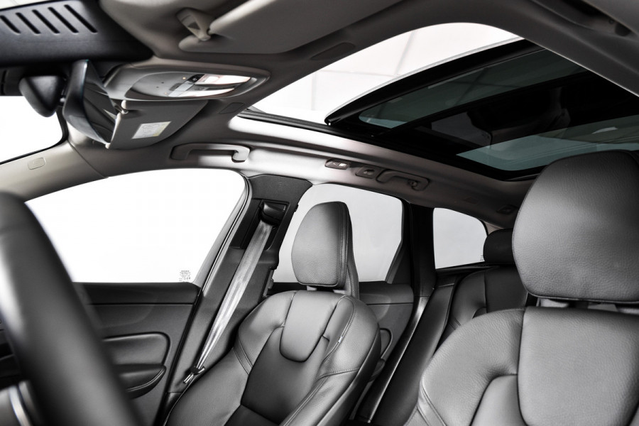Volvo XC60 2.0 T6 Plug-in hybrid AWD Plus Dark | S/K-Panodak | Dig. Cockpit | Adapt. Cruise | Memory Stoelen | Elek. Klep | Stoel-+stuurverw. | 360 Camera | Harman/Kardon | NAV+App. Connect | LM 19" | 9452