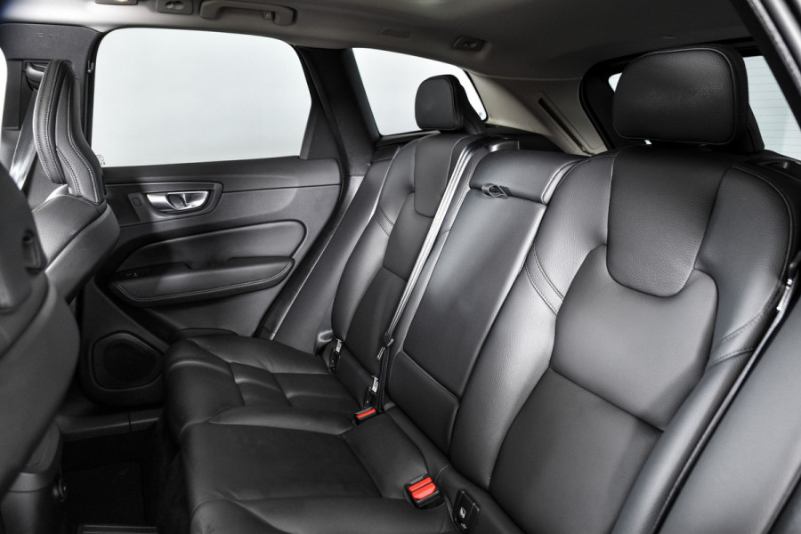 Volvo XC60 2.0 T6 Plug-in hybrid AWD Plus Dark | S/K-Panodak | Dig. Cockpit | Adapt. Cruise | Memory Stoelen | Elek. Klep | Stoel-+stuurverw. | 360 Camera | Harman/Kardon | NAV+App. Connect | LM 19" | 9452