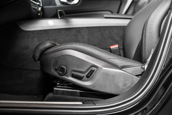 Volvo XC60 2.0 T6 Plug-in hybrid AWD Plus Dark | S/K-Panodak | Dig. Cockpit | Adapt. Cruise | Memory Stoelen | Elek. Klep | Stoel-+stuurverw. | 360 Camera | Harman/Kardon | NAV+App. Connect | LM 19" | 9452
