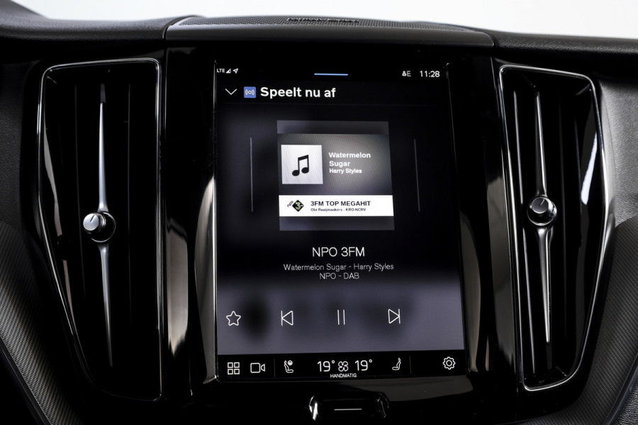 Volvo XC60 2.0 T6 Plug-in hybrid AWD Plus Dark | S/K-Panodak | Dig. Cockpit | Adapt. Cruise | Memory Stoelen | Elek. Klep | Stoel-+stuurverw. | 360 Camera | Harman/Kardon | NAV+App. Connect | LM 19" | 9452