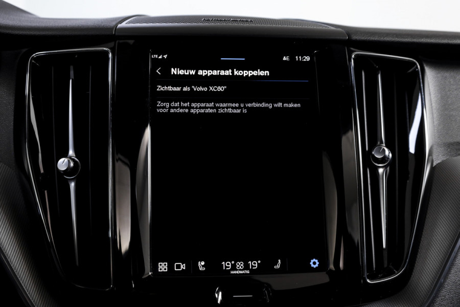 Volvo XC60 2.0 T6 Plug-in hybrid AWD Plus Dark | S/K-Panodak | Dig. Cockpit | Adapt. Cruise | Memory Stoelen | Elek. Klep | Stoel-+stuurverw. | 360 Camera | Harman/Kardon | NAV+App. Connect | LM 19" | 9452
