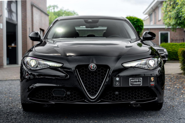 Alfa Romeo Giulia 2.0T Super 200 Pk Aut. Camera Keyless Xenon 18''