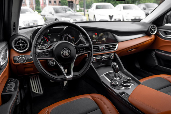Alfa Romeo Giulia 2.0T Super 200 Pk Aut. Camera Keyless Xenon 18''