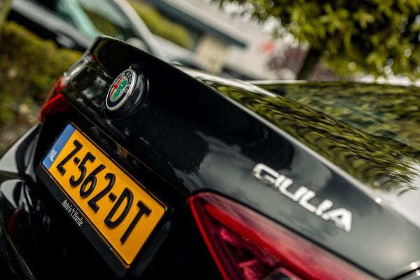 Alfa Romeo Giulia 2.0T Super 200 Pk Aut. Camera Keyless Xenon 18''