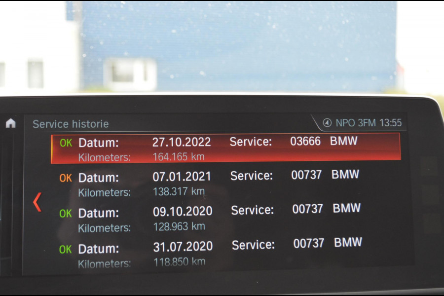 BMW 5 Serie 540i xDrive Touring 340 pk M-sport / 21" / Blackline