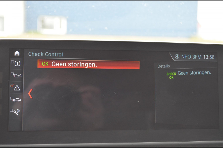 BMW 5 Serie 540i xDrive Touring 340 pk M-sport / 21" / Blackline