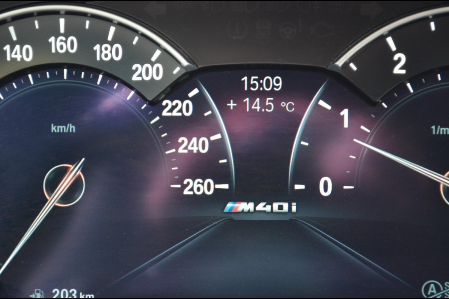 BMW 5 Serie 540i xDrive Touring 340 pk M-sport / 21" / Blackline