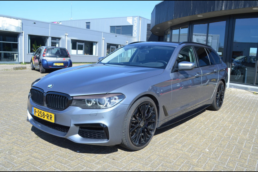 BMW 5 Serie 540i xDrive Touring 340 pk M-sport / 21" / Blackline