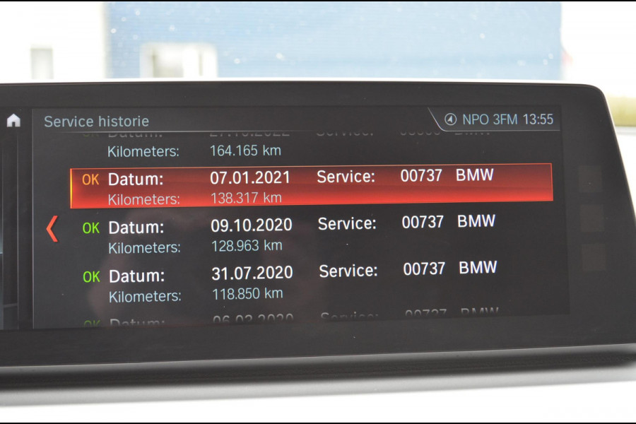 BMW 5 Serie 540i xDrive Touring 340 pk M-sport / 21" / Blackline
