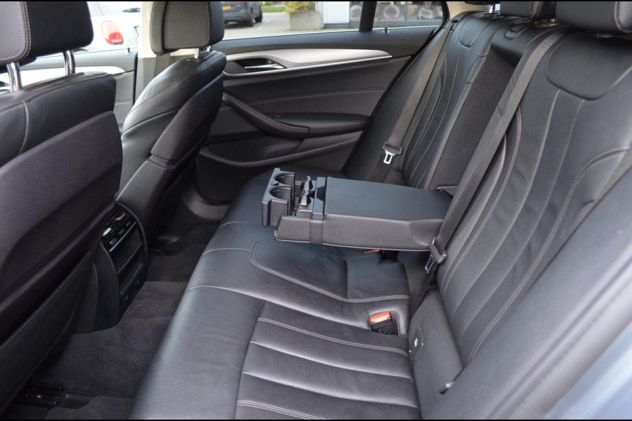 BMW 5 Serie 540i xDrive Touring 340 pk M-sport / 21" / Blackline