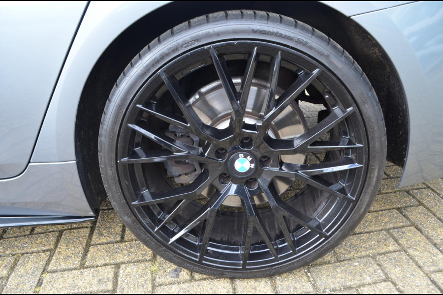 BMW 5 Serie 540i xDrive Touring 340 pk M-sport / 21" / Blackline
