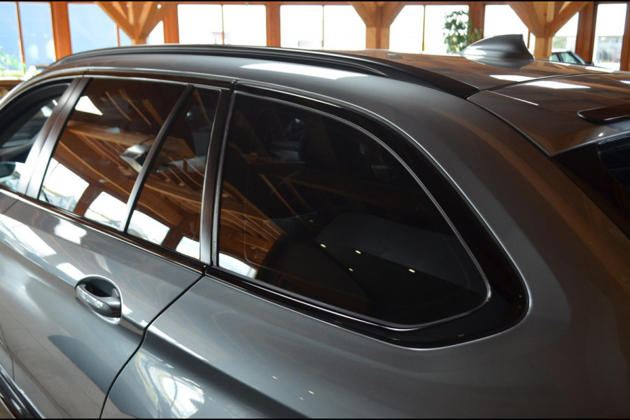 BMW 5 Serie 540i xDrive Touring 340 pk M-sport / 21" / Blackline