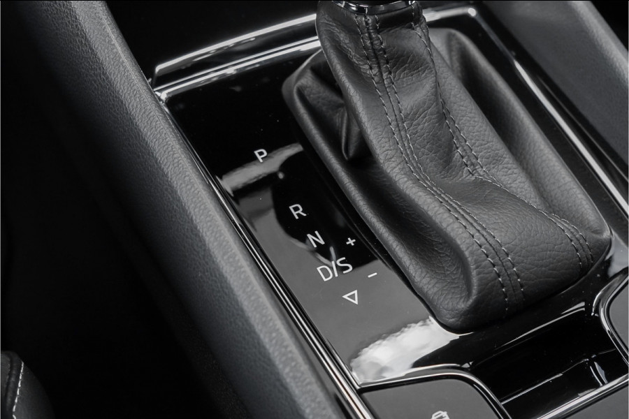 Škoda Karoq 1.5 TSI Style Business Leder Camera Trekhaak 1e Eig