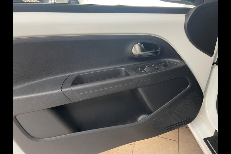 Volkswagen up! 1.0 TSI Sound Up! 90PK AIRCO CLIMA NAVI VIA APP STOELVERW MULTI STUUR POLYGON VELG PDC REGENSENSOR NIEUWSTAAT