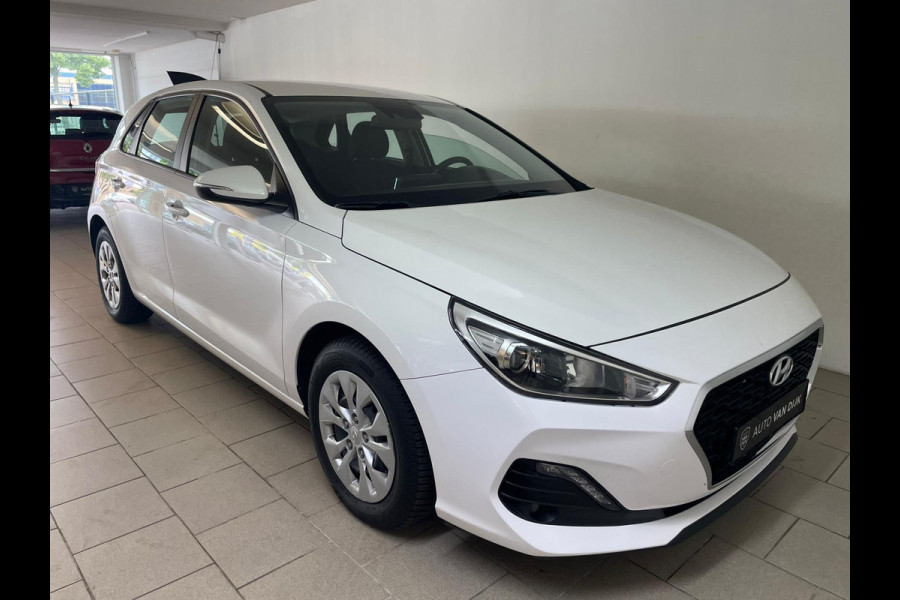 Hyundai i30 1.4 T-GDI Comfort AIRCO NAVI CRUISE BLUETOOTH STOELVERW ELEK RAMEN CENT VERG PDC 5DRS NIEUWSTAAT