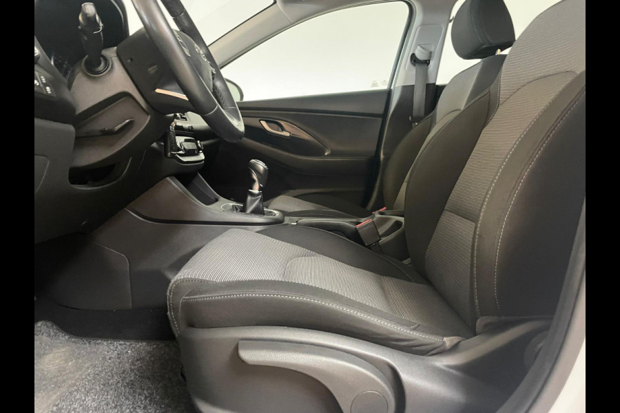 Hyundai i30 1.4 T-GDI Comfort AIRCO NAVI CRUISE BLUETOOTH STOELVERW ELEK RAMEN CENT VERG PDC 5DRS NIEUWSTAAT