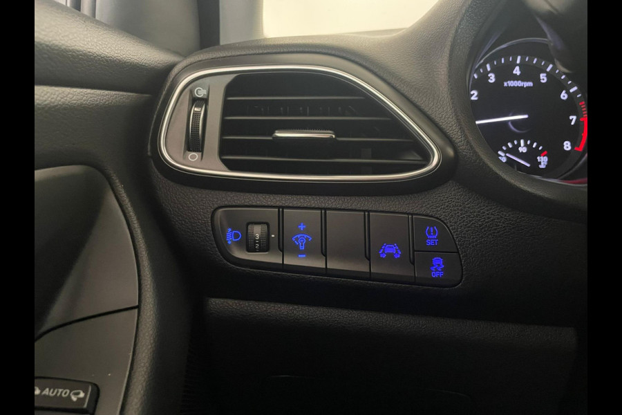 Hyundai i30 1.4 T-GDI Comfort AIRCO NAVI CRUISE BLUETOOTH STOELVERW ELEK RAMEN CENT VERG PDC 5DRS NIEUWSTAAT