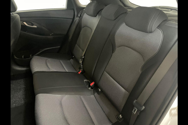 Hyundai i30 1.4 T-GDI Comfort AIRCO NAVI CRUISE BLUETOOTH STOELVERW ELEK RAMEN CENT VERG PDC 5DRS NIEUWSTAAT