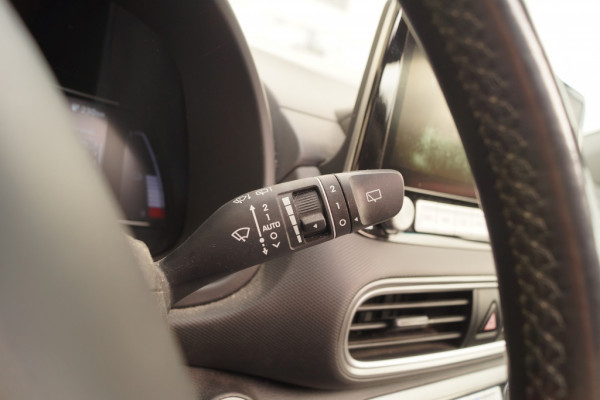 Hyundai Kona EV Premium 64kWh -LEER-ECC-S.DAK-TREKHAAK-