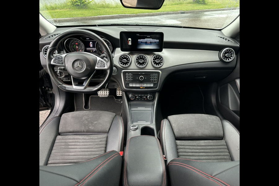 Mercedes-Benz CLA-Klasse Shooting Brake 180 Business Solution AMG ** Panodak ** Navigatie ** Stoelverwarming