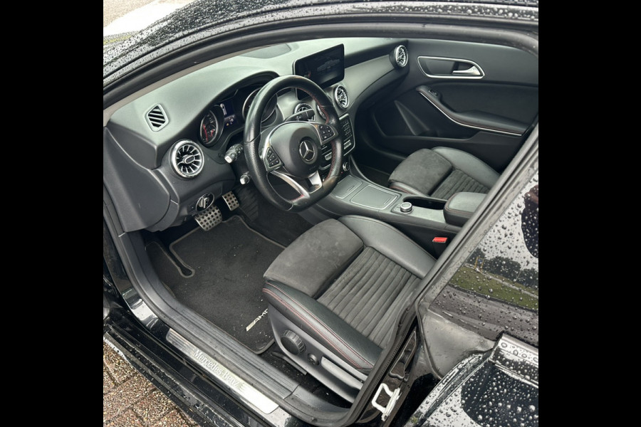 Mercedes-Benz CLA-Klasse Shooting Brake 180 Business Solution AMG ** Panodak ** Navigatie ** Stoelverwarming