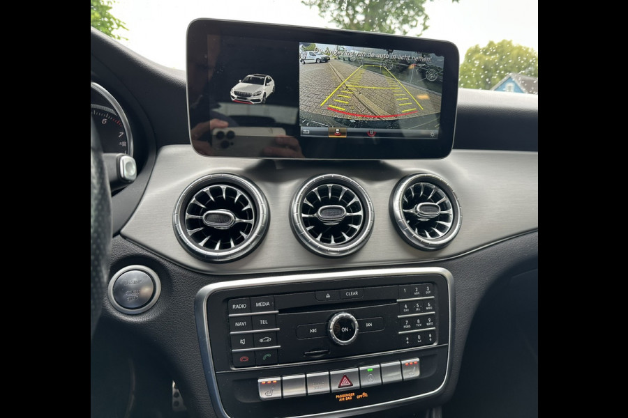 Mercedes-Benz CLA-Klasse Shooting Brake 180 Business Solution AMG ** Panodak ** Navigatie ** Stoelverwarming