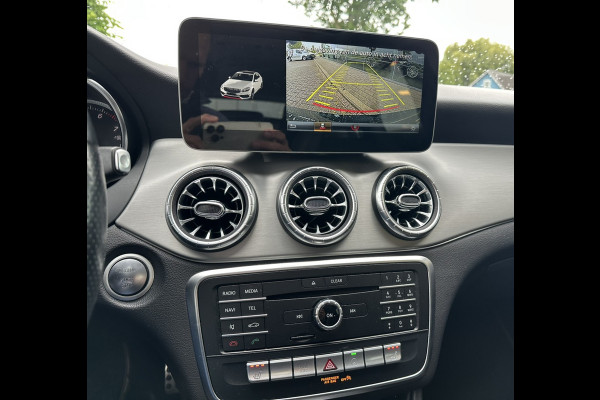 Mercedes-Benz CLA-Klasse Shooting Brake 180 Business Solution AMG ** Panodak ** Navigatie ** Stoelverwarming