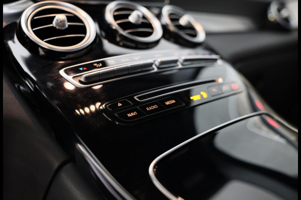 Mercedes-Benz GLC Coupé 300 4MATIC AMG 63 Look / Lane Assist / Leder / F1 / Sfeerverlichting / Camera / Led / Pdc / 20 Inch