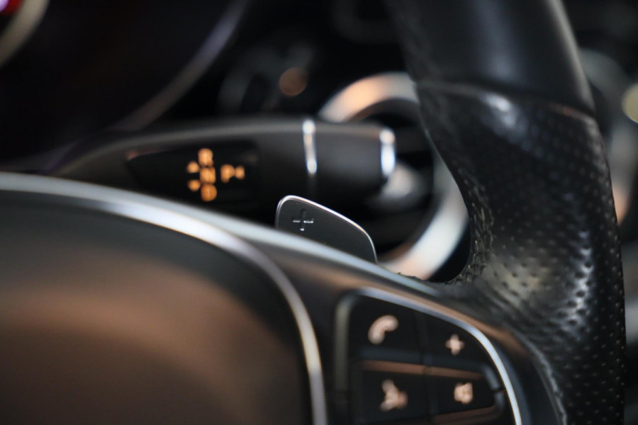 Mercedes-Benz GLC Coupé 300 4MATIC AMG 63 Look / Lane Assist / Leder / F1 / Sfeerverlichting / Camera / Led / Pdc / 20 Inch