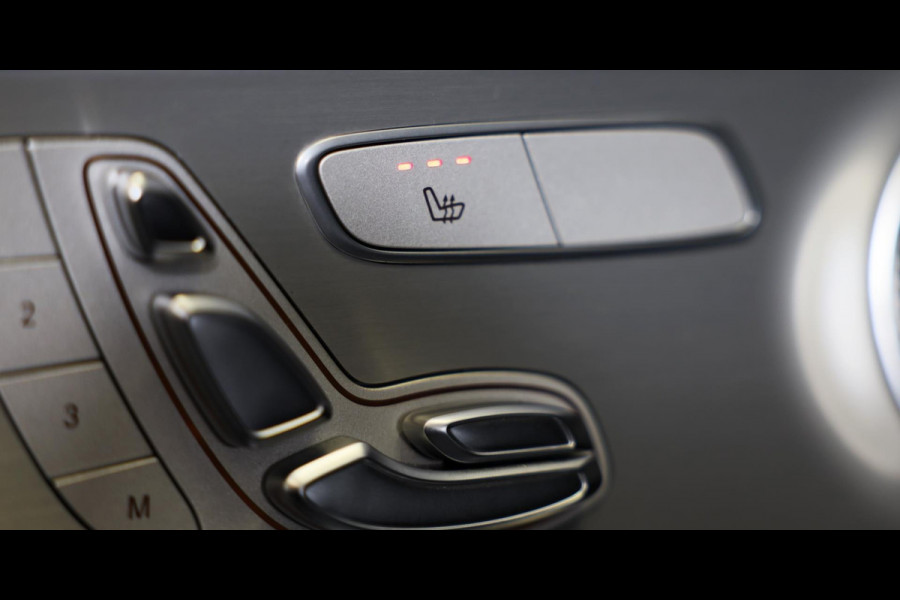 Mercedes-Benz GLC Coupé 300 4MATIC AMG 63 Look / Lane Assist / Leder / F1 / Sfeerverlichting / Camera / Led / Pdc / 20 Inch