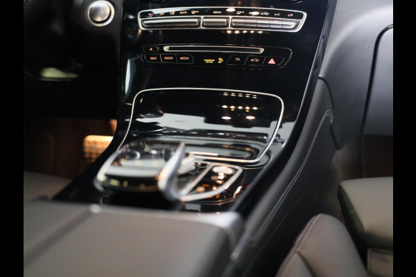 Mercedes-Benz GLC Coupé 300 4MATIC AMG 63 Look / Lane Assist / Leder / F1 / Sfeerverlichting / Camera / Led / Pdc / 20 Inch
