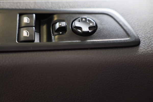 Fiat E-Scudo L2H1 75 kWh / Snellader / Airco / Navi / Camera / 3 Zits / Cruise Control / Schuifdeur / Elek Pakket / Pdc
