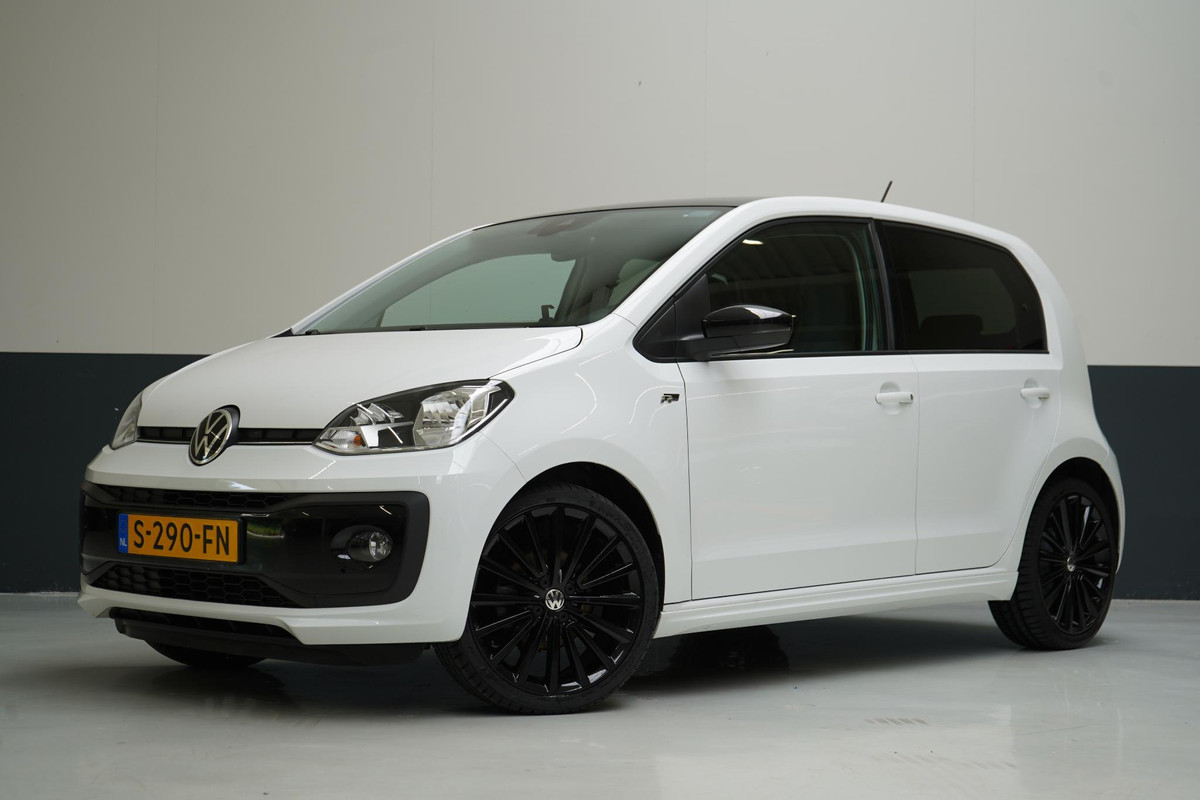 Volkswagen up! 1.0 R-Line 5-drs | Stoelverwarming | Lm velgen 17" | Airconditioning | Cruise control | Achteruitrijcamera Volkswagen up! 1.0 R-Line 5-drs | Stoelverwarming | Lm velgen 17" | Airconditioning | Cruise control | Achteruitrijcamera