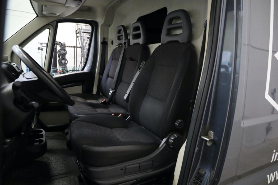 Peugeot Boxer 2.0 BlueHDI L3/H2 CAMERA NAVI AIRCO TREKHAAK GRIJS LEASE V/A € 99,- p.m. INRUIL MOGELIJK