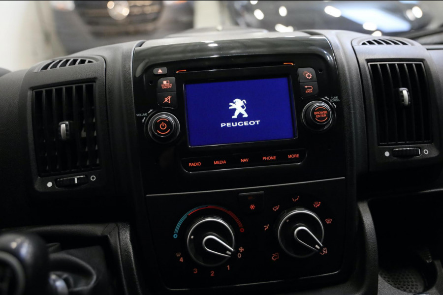 Peugeot Boxer 2.0 BlueHDI L3/H2 CAMERA NAVI AIRCO TREKHAAK GRIJS LEASE V/A € 99,- p.m. INRUIL MOGELIJK