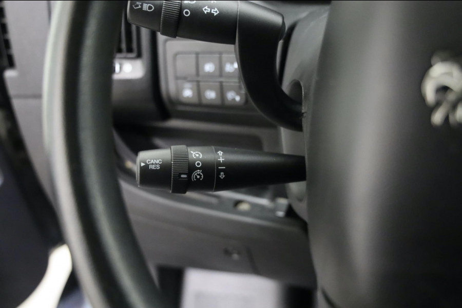Peugeot Boxer 2.0 BlueHDI L3/H2 CAMERA NAVI AIRCO TREKHAAK GRIJS LEASE V/A € 99,- p.m. INRUIL MOGELIJK